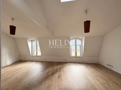 Centre ville, bel appartement 141 M² en duplex 3ème et 4ème étage dans une petite copropriété entretenue bien tenue  à Saint-Germain-en-Laye.