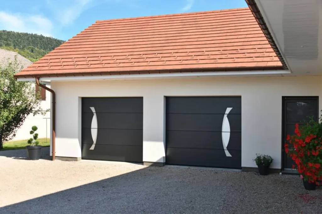 Pose de porte de garage sectionnelle en PACA