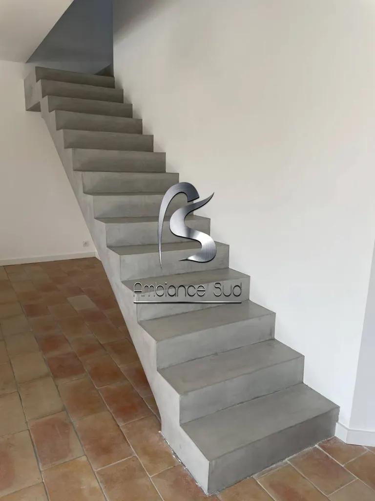 Professionnel pour escalier en béton ciré à Toulon Var 83