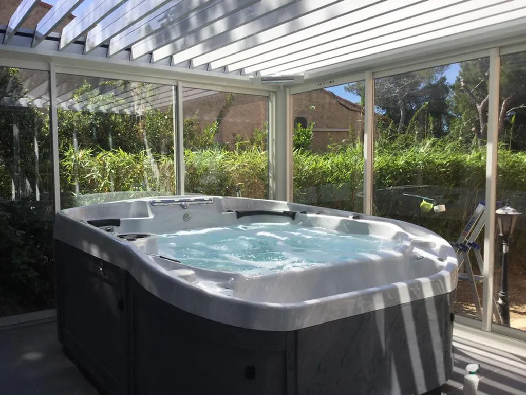 Pergola design BIO climatique posé sur Martigues