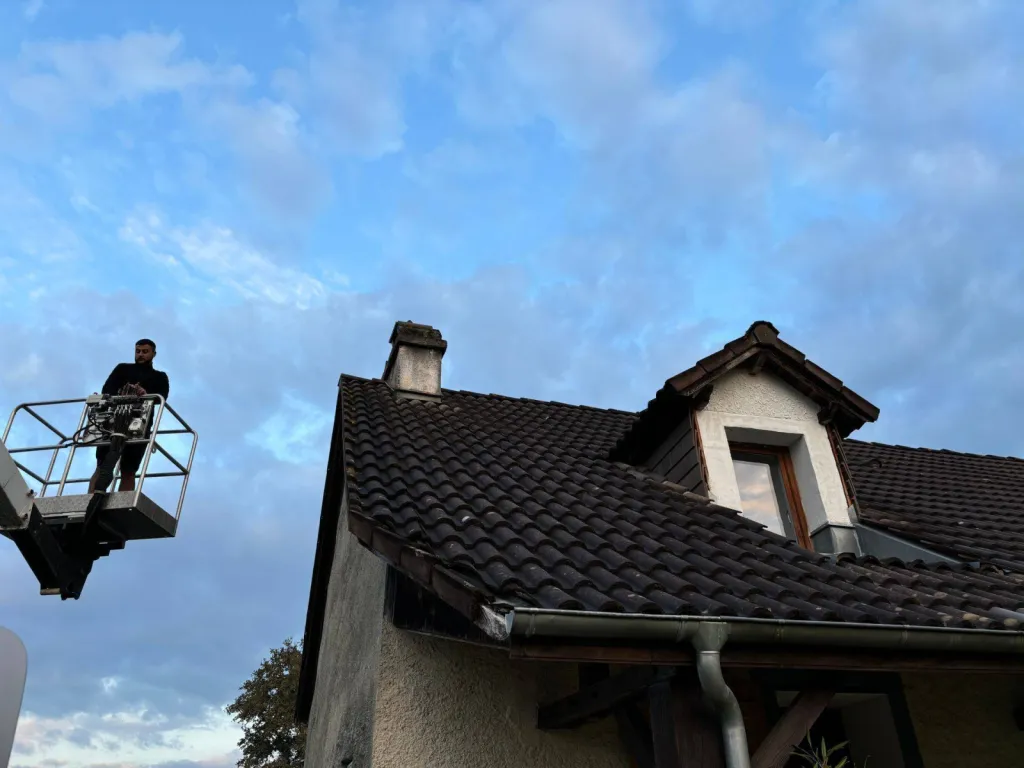 Entreprise spécialisée en rénovation de toiture à Pau pour maisons anciennes, tuiles traditionnelles et ardoises fragilisées