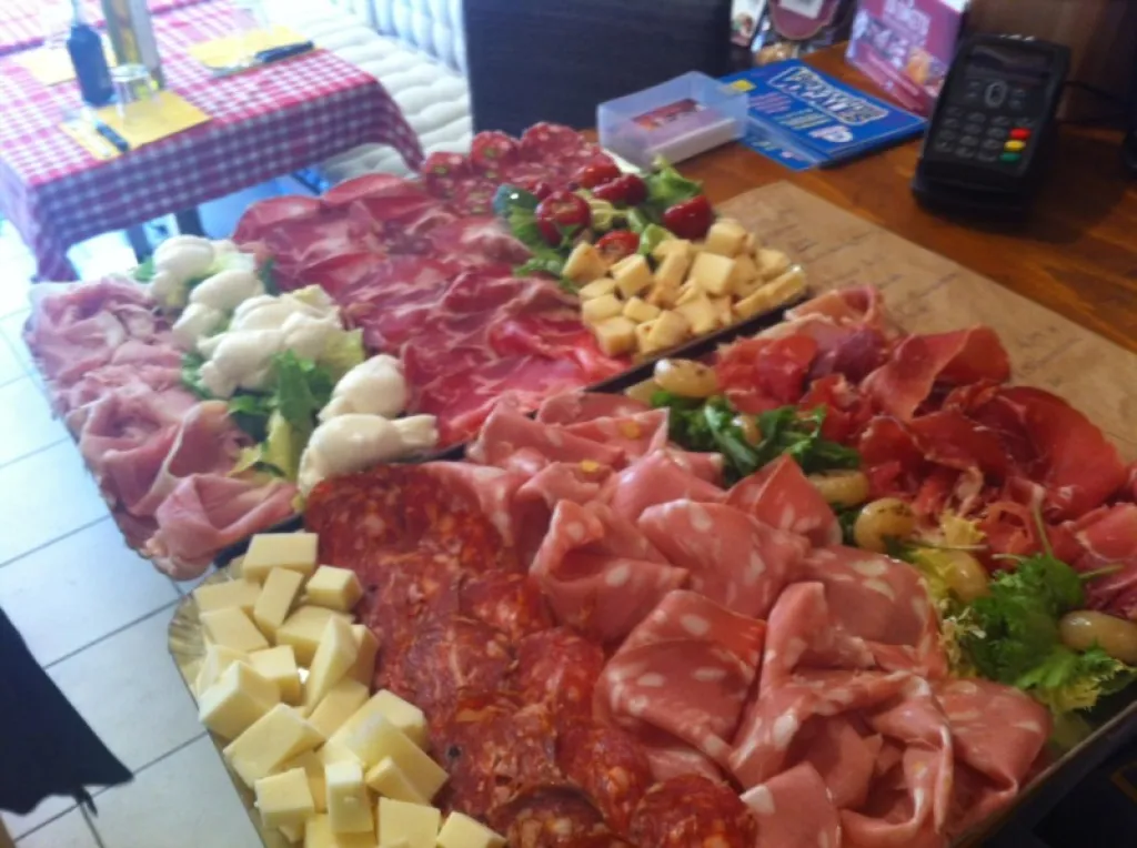 plateau charcuterie, fromage et antipasti sur Marseille 13007