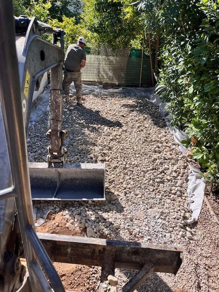 Création complète de puits perdu 15m3 avec terrassement spécialisé et réhabilitation du terrain à Marseille