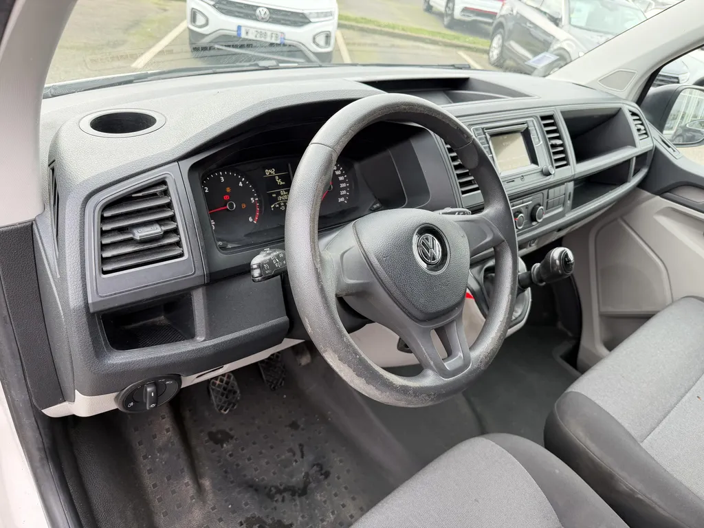 Vente utilitaire occasion Volkswagen Transporter Business Line diesel à prix attractif chez Caudebec Automobiles proche du Havre et de Rouen