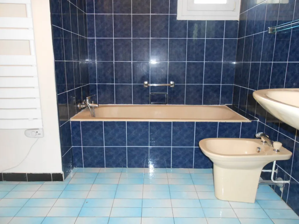 Remplacement de baignoire par douche sécurisée pour sénior à Marseille, Bouches du Rhône