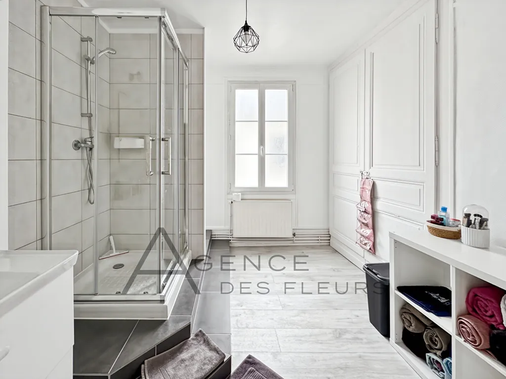 A vendre, jolie maison lumineuse de 1840 de 104 m² sur un terrain de 133m² située au Neubourg