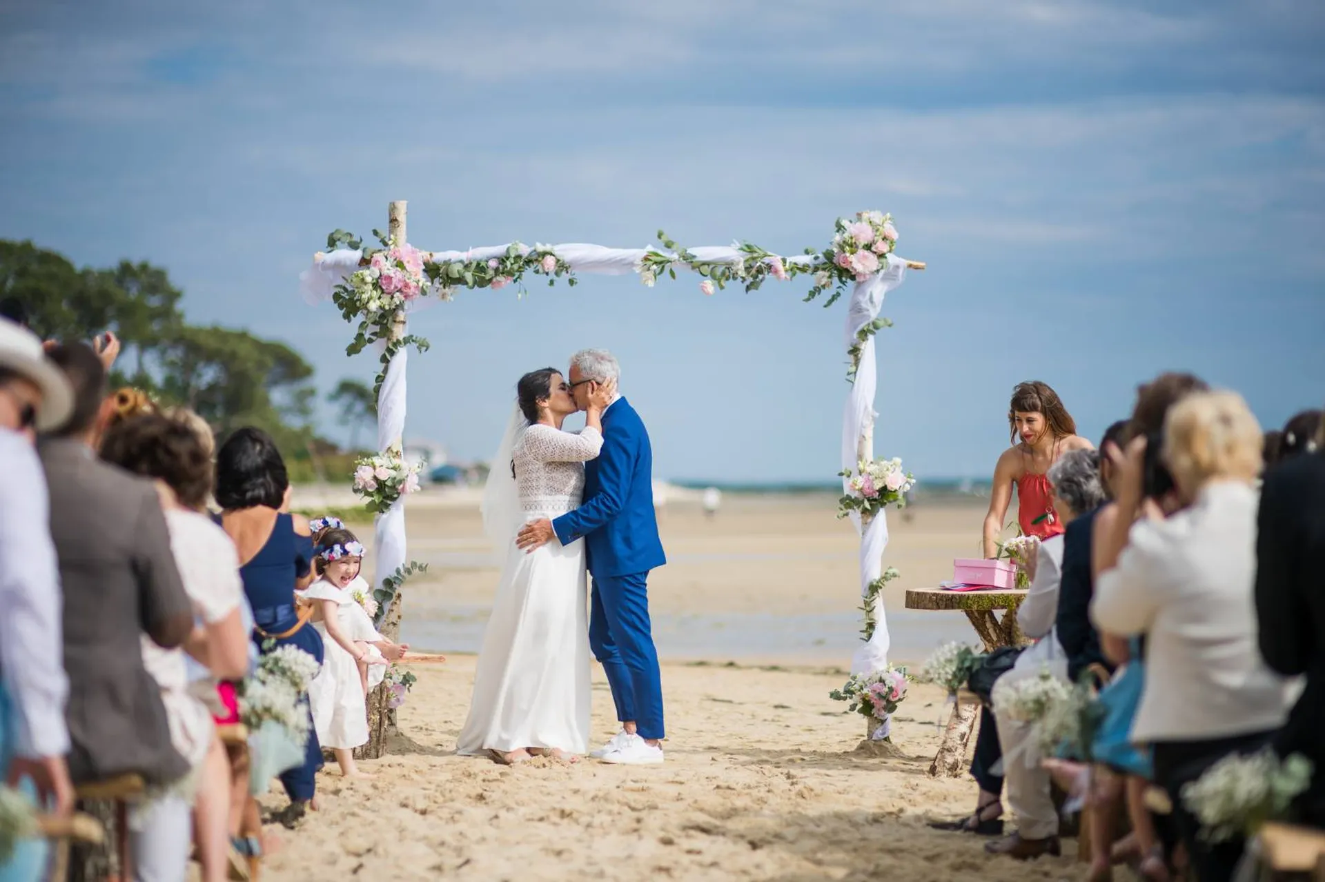 Organiser un mariage les pieds dans l'eau en toute sérénité - Les Mariages de Mademoiselle L - RS photos