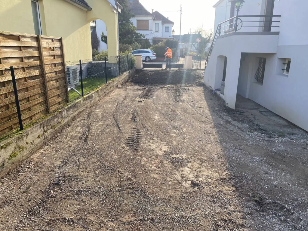 Comment terrasser pour une cour de maison à Strasbourg CLK