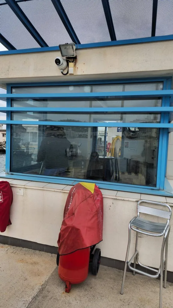 Pose film solaire sur vitres bâtiments Cannes 06