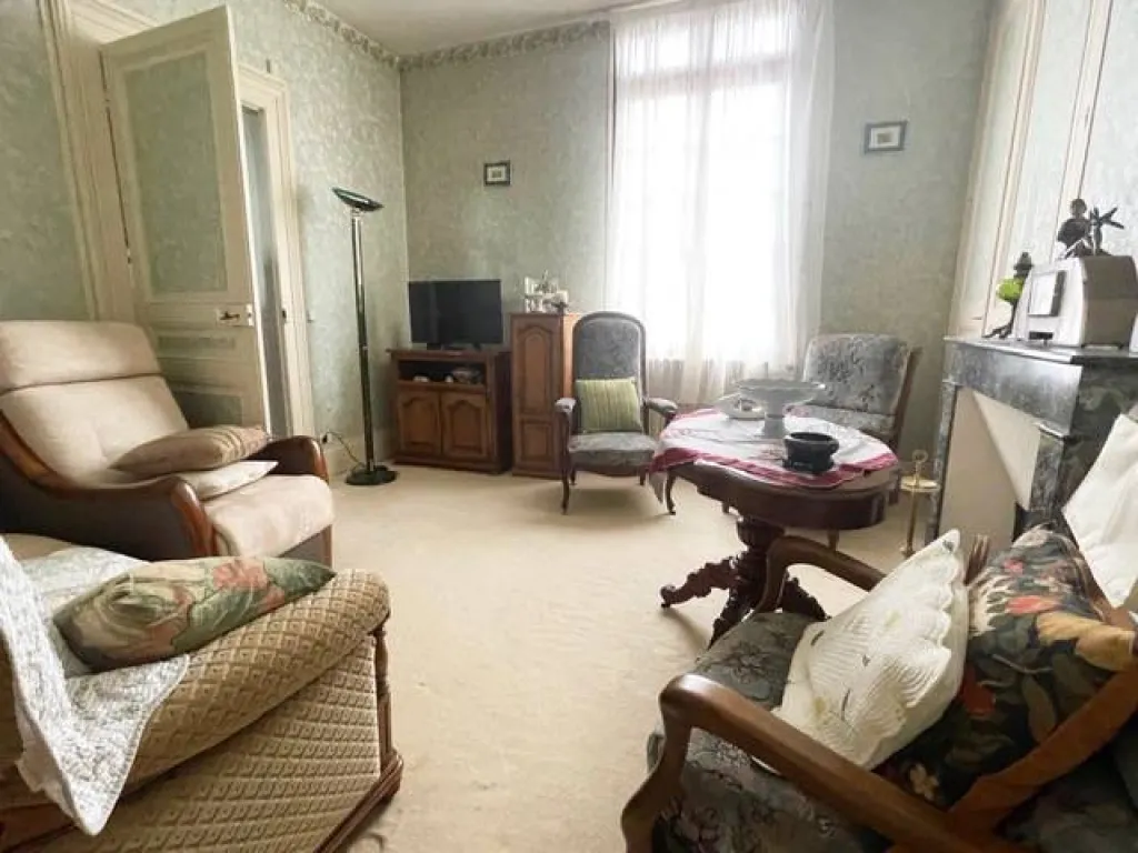 A acheter maison de ville en brique de 75m² avec garage et petit atelier sur 400m² sur la commune de CAUDEBEC LES ELBEUF 76320