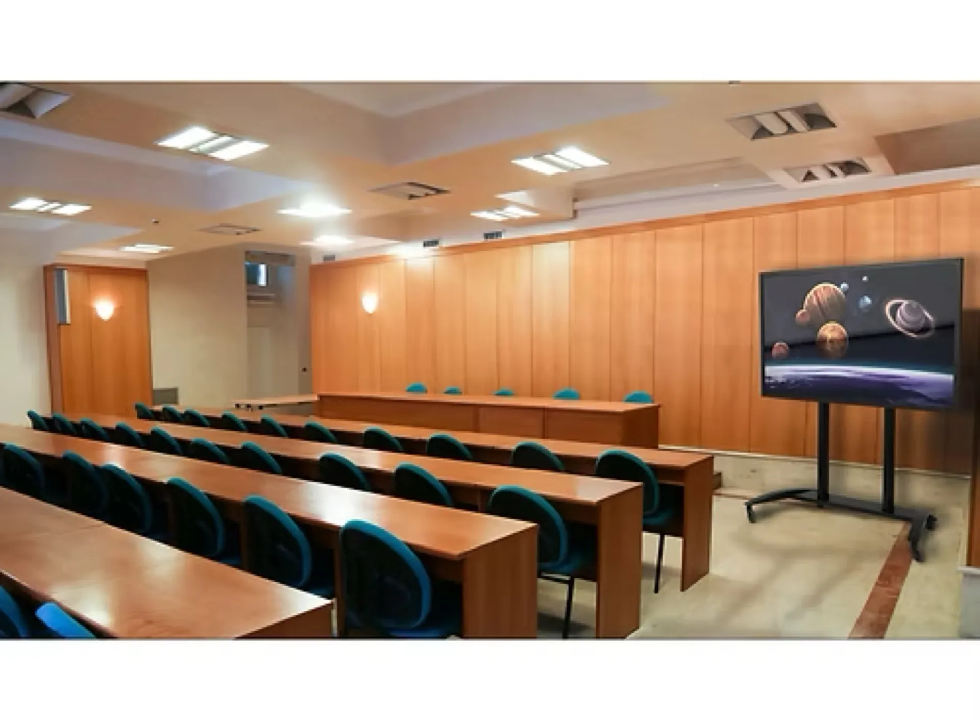 location pied pour écran 98 pouces à Cannes dans les alpes maritimes