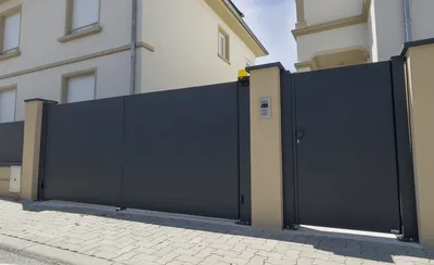 SB CONCEPT à Danjoutin Gamme GRAVITY Portail en aluminium motorisé battant ,coulissant ou autoporté  ,coloris au choix