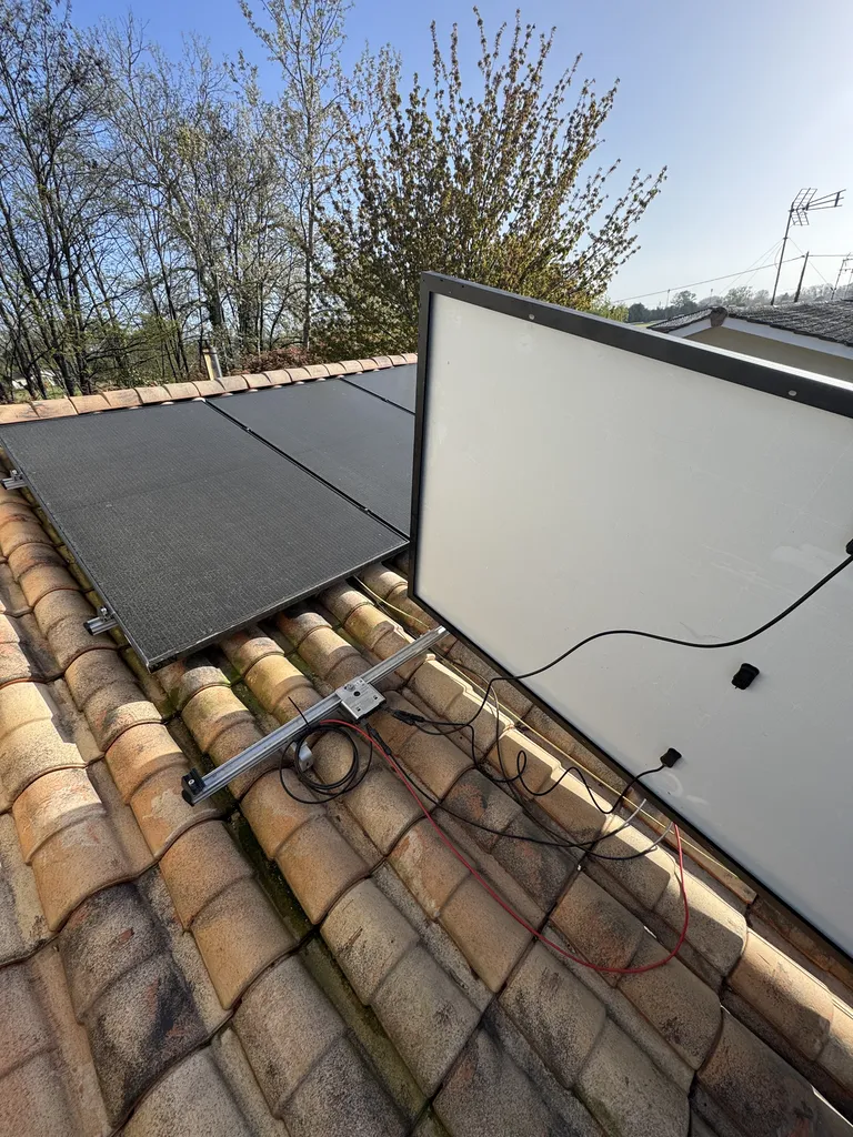 Remplacement d'un panneau solaire fissuré après tempête à Izon (33450) en Gironde
