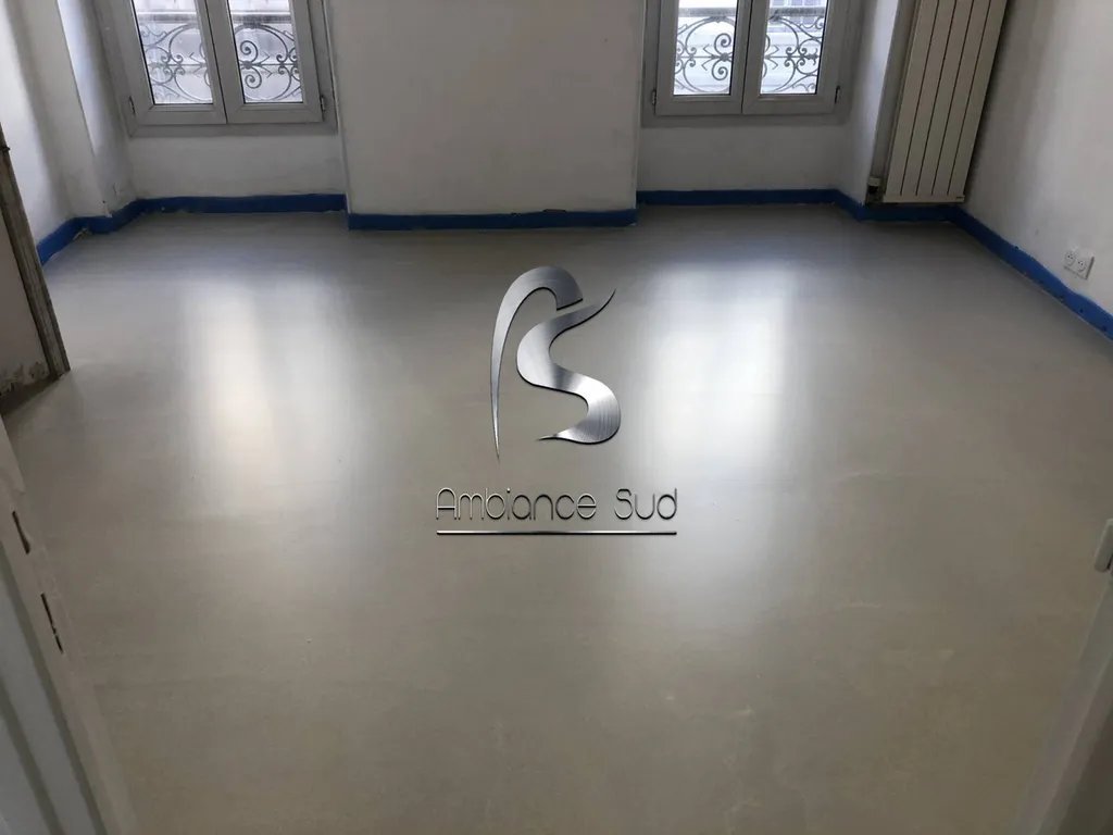 Sol en béton cire coulé industriel 