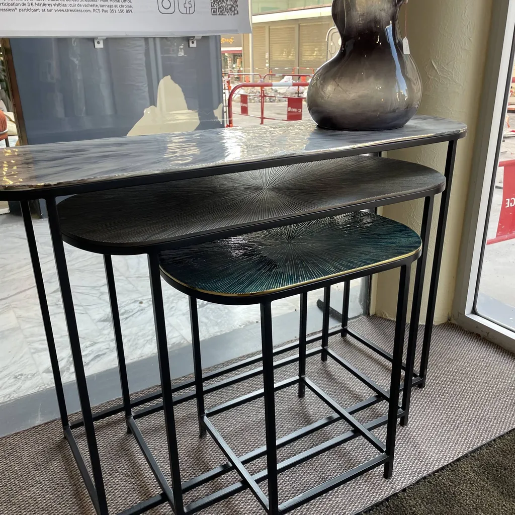 Table gigogne laqué