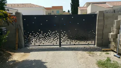 FABRICATION ET POSE PORTAIL ORIGINAL MODERNE SUR MESURE A AIX EN PROVENCE 13