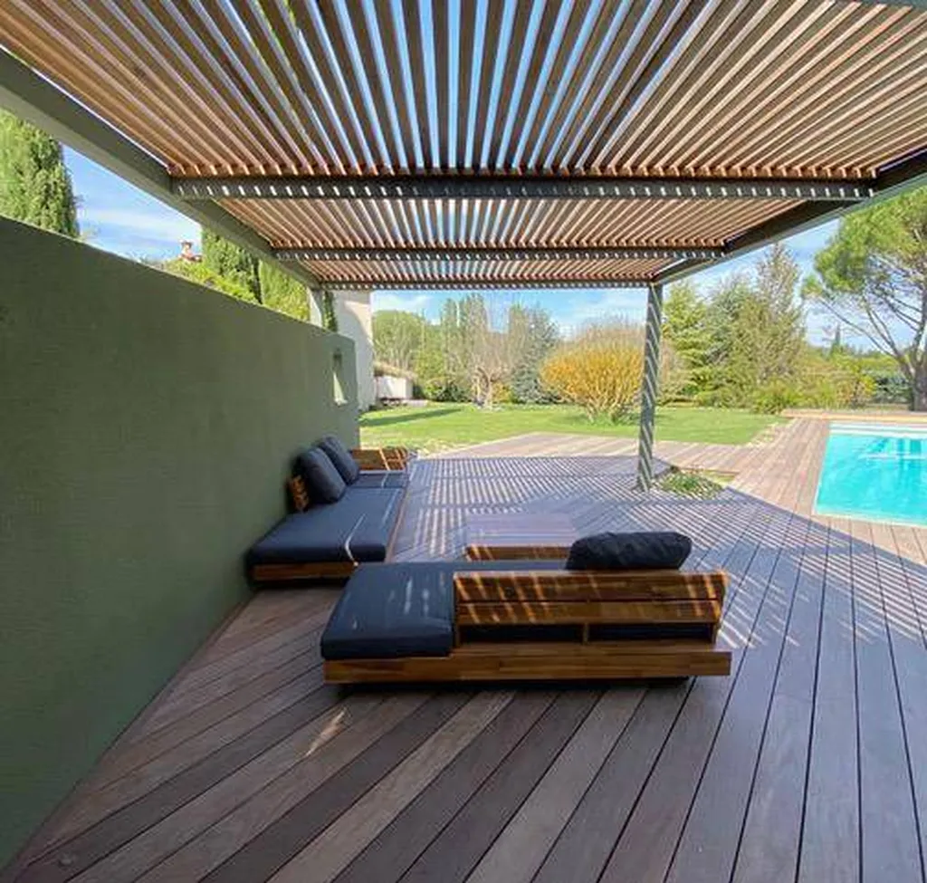 pergola sur mesure en acier thermolaqué et bois