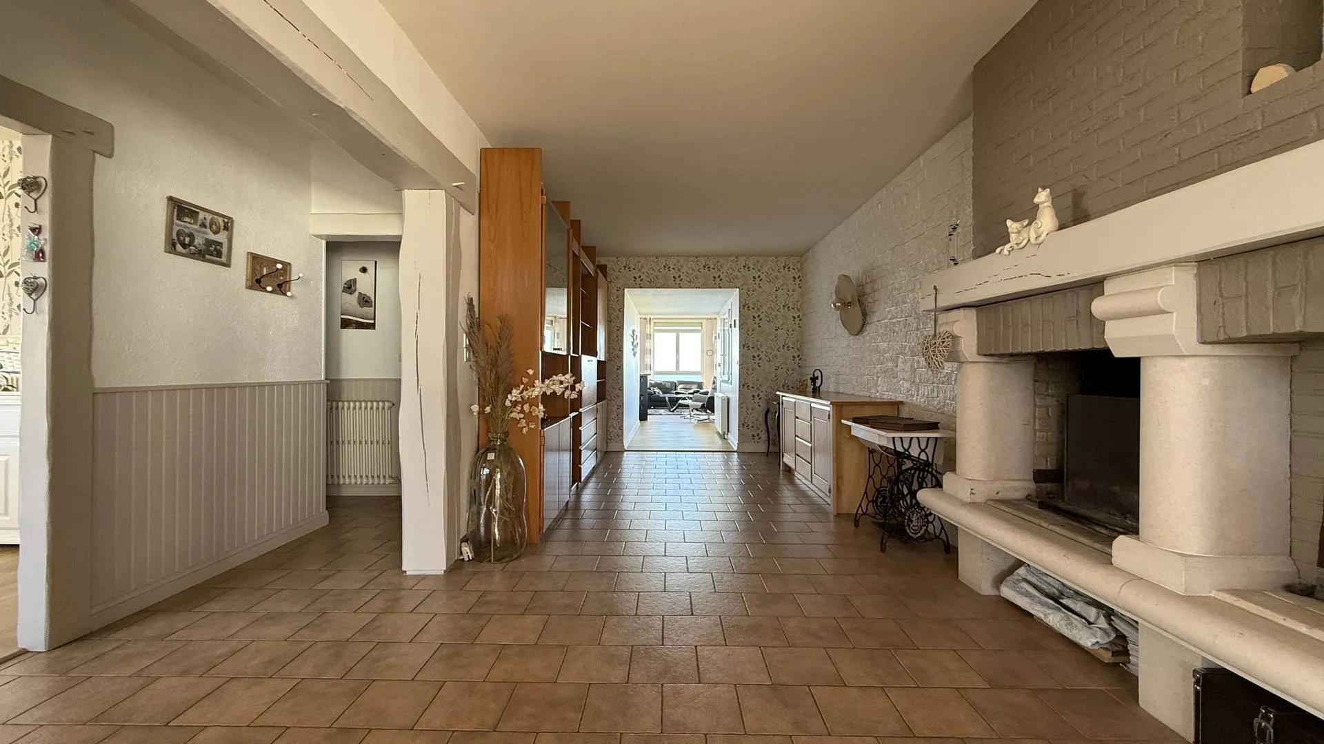 Propriété à vendre avec terrain vue mer : parcelle de 2 166 m² dominant la mer, cadre rare et recherché.