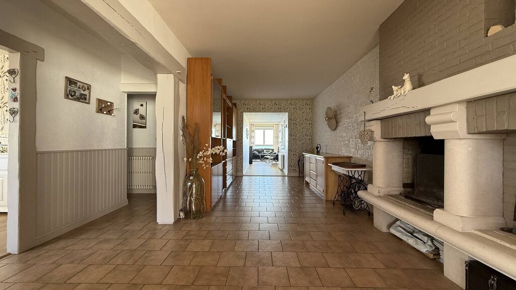 Propriété à vendre avec terrain vue mer : parcelle de 2 166 m² dominant la mer, cadre rare et recherché.