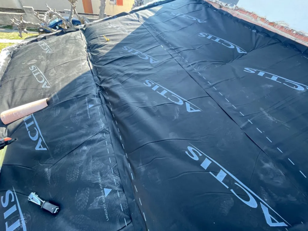 Changement d’une toiture de maison avec isolation sur Sausset les Pins près de Martigues.