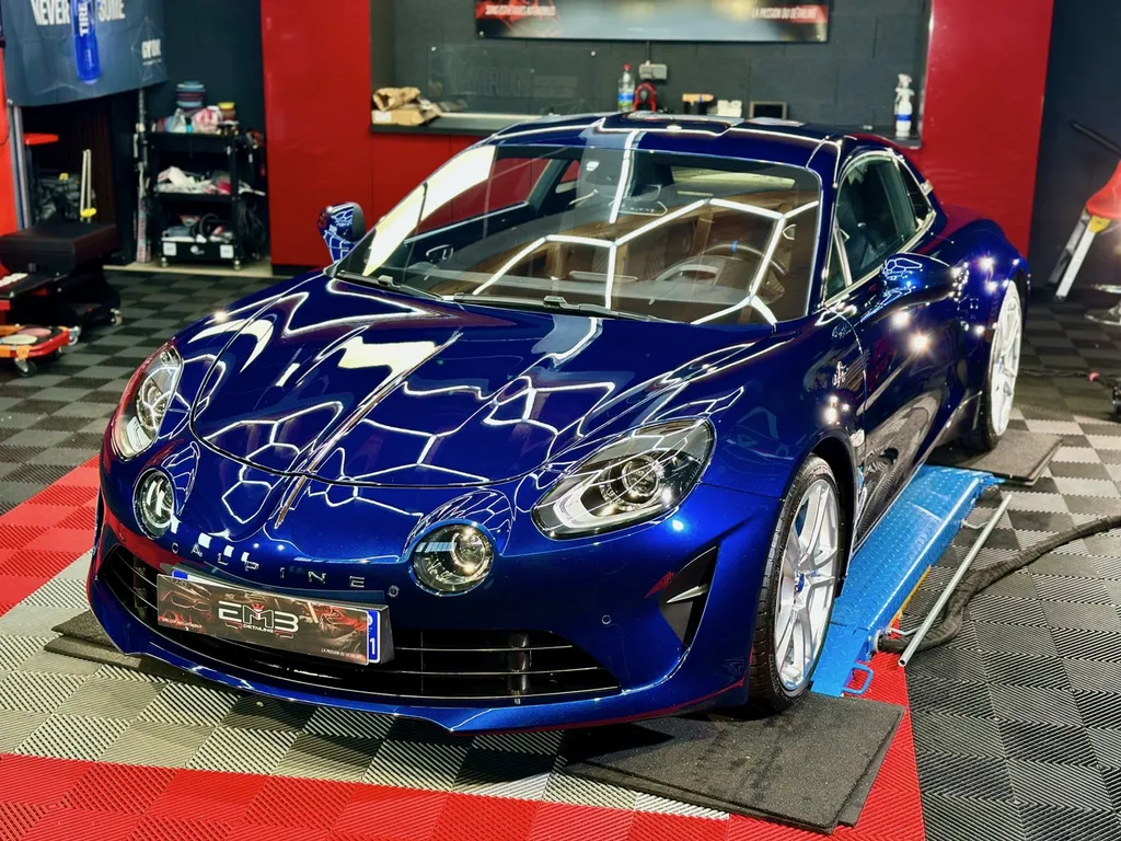 Traitement céramique chez EMB DETAILING protection carosserie spécialiste Alpine A110 sur Lyon
