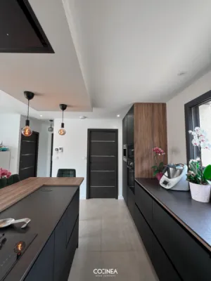 Conception et installation de cuisine moderne Armony en Dekton design raffiné sur mesure à Tournefeuille
