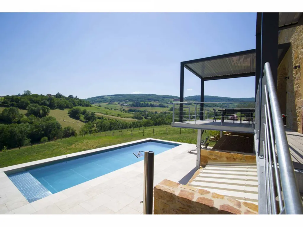 photographe d'architecture terrasse suspendue et piscine inox