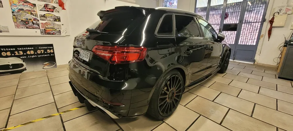 Lustrage carrosserie a Chateauneuf - Grasse sur cette Audi RS3