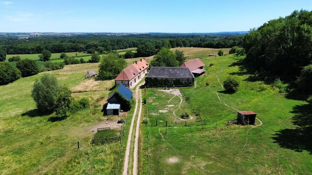 Corps de ferme typique sur 10 ha à seulement quelques minutes de Forges-les-Eaux 76 NORMANDIE