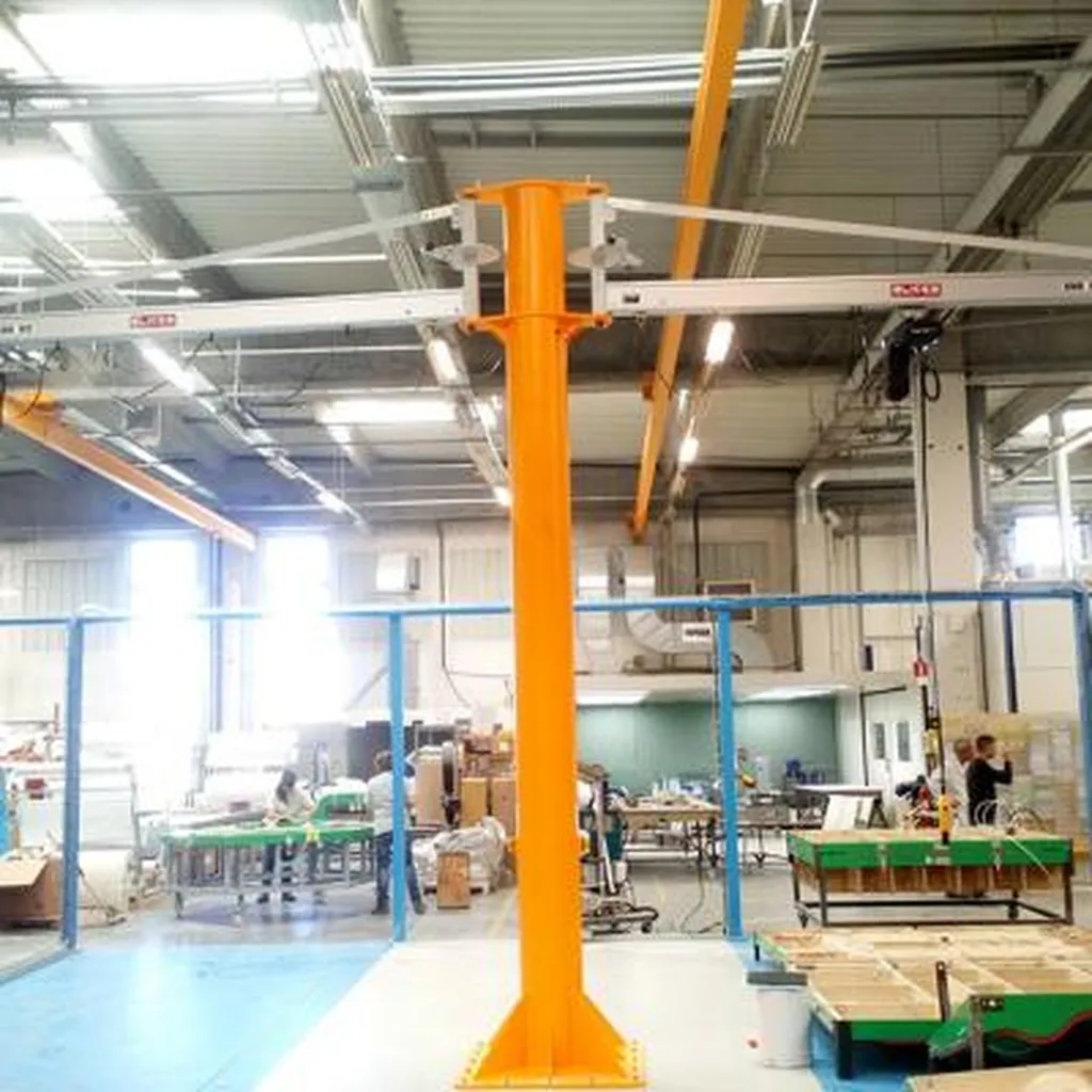 Installation d'une potence double bras aluminium palan électrique à chaîne à Bourg-en-Bresse dans l'Ain