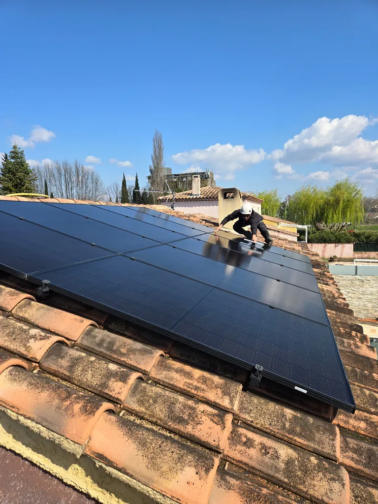 Les panneaux en surimposition toiture sont-ils bien accroché ?