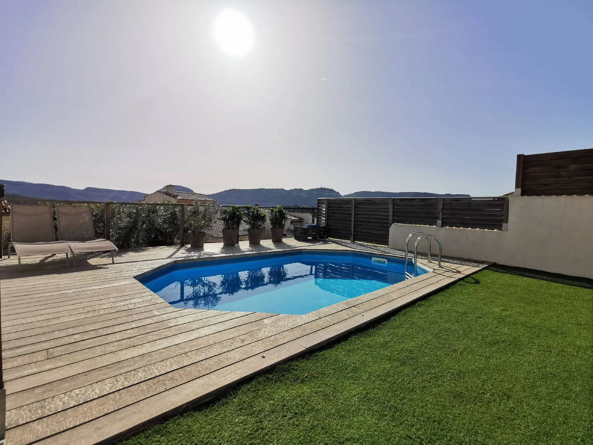 Vente maison T5 Cassis sur les hauteurs, au calme, avec piscine et vue dégagée sur mer et Cap Canaille 