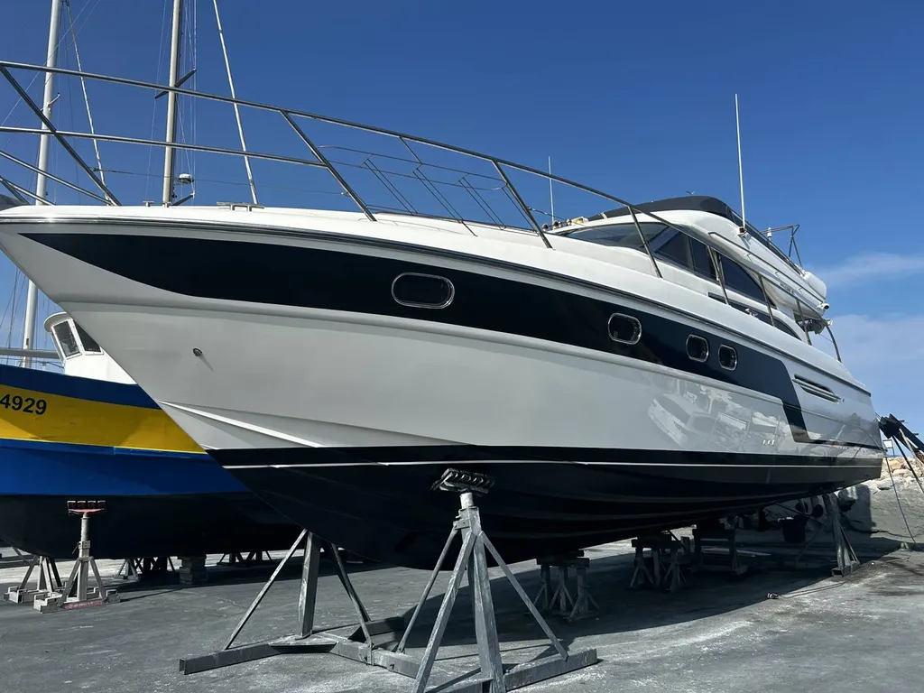faire un covering sur un bateau princess 50 dans le Var
