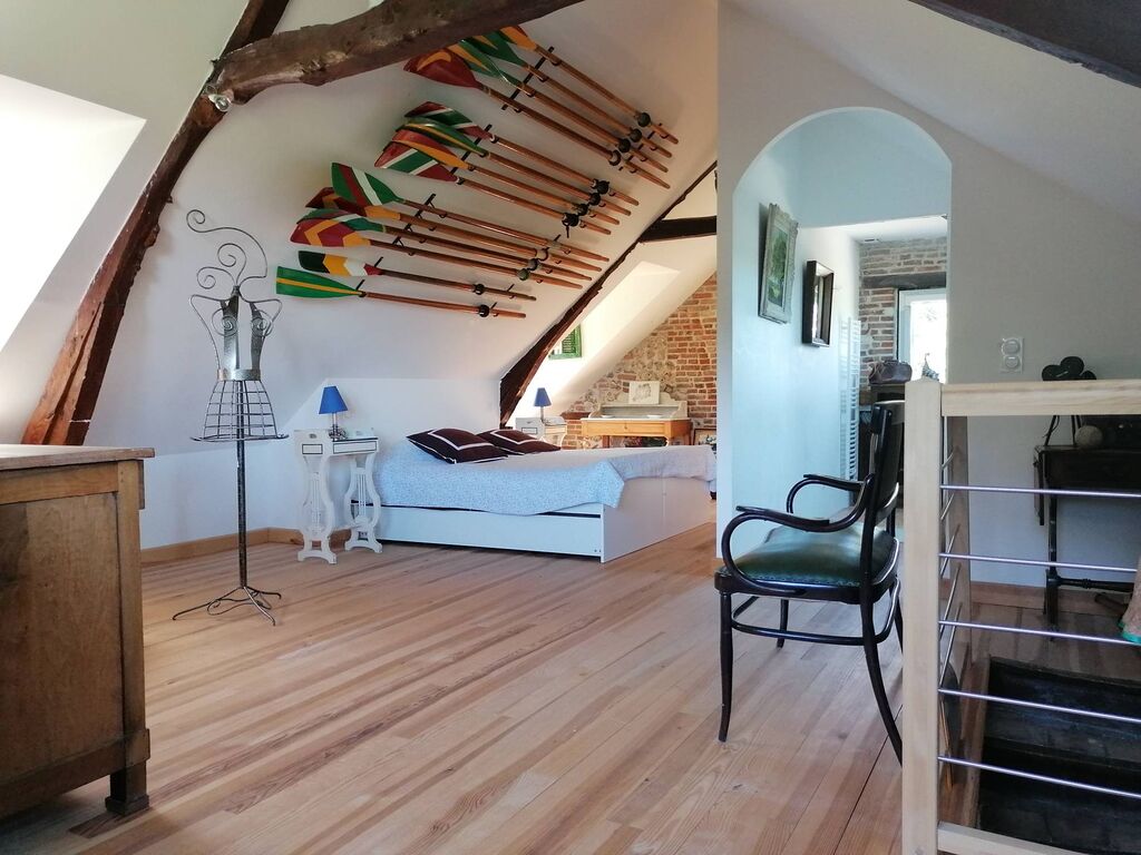 8 minutes à pied du Vieux Bassin de Honfleur. environnement exceptionnel. Propriété Normande