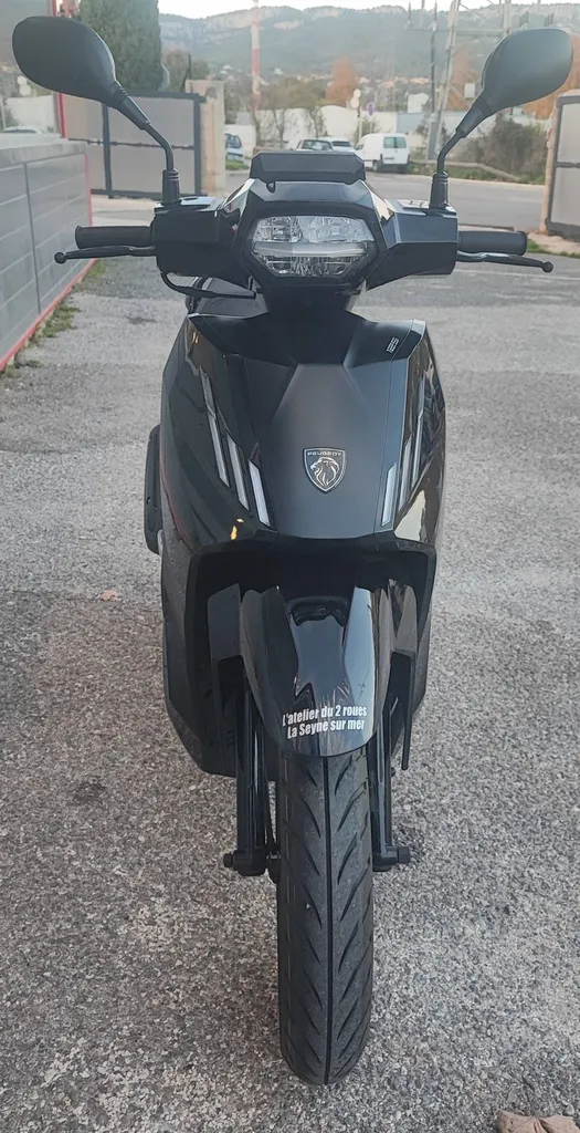 PEUGEOT TWEET 125 du 02/2025 avec 5200 km.