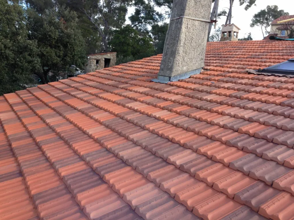 toiture fini en plate de marseile sur aix en provence