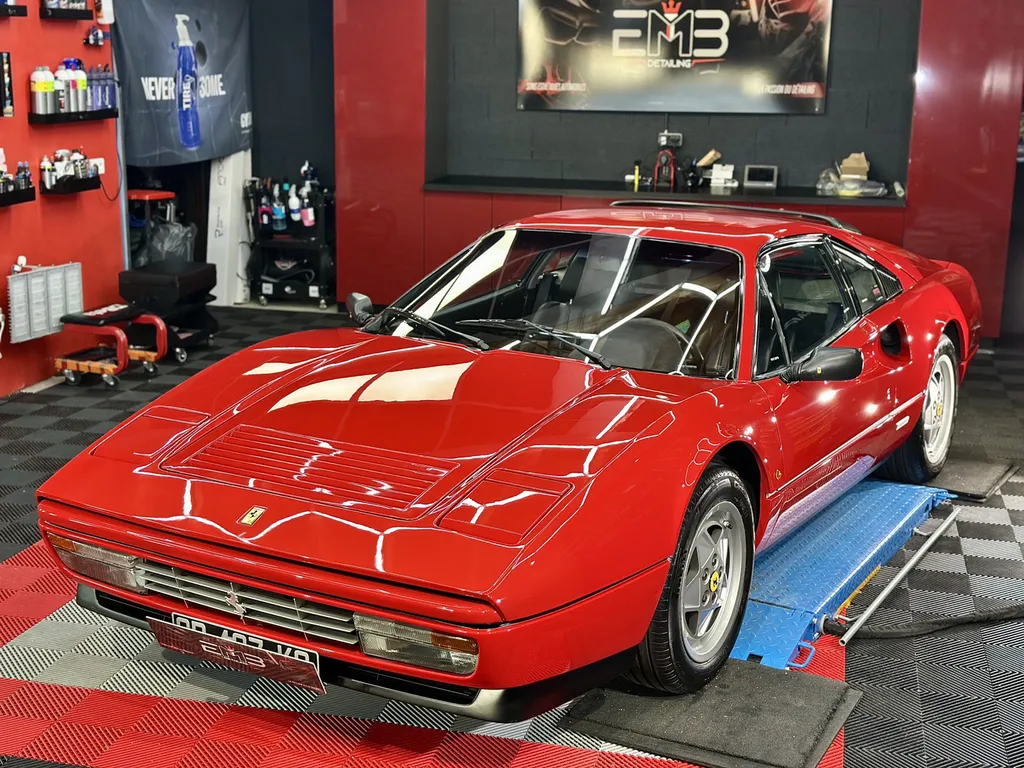 Traitement céramique automobile à Lyon proche Brignais EMB DETAILING spécialiste Ferrari 328 