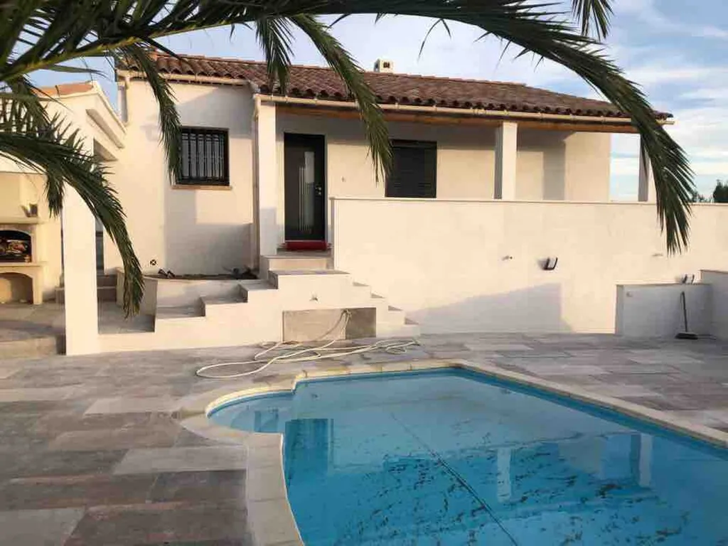 Villa neuve sur Martigues avec menuiseries K-Line et volet Bubendorff ral 9005