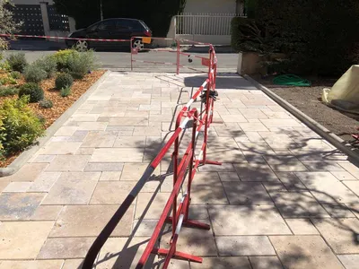 Pose de dallage en travertin à Nice