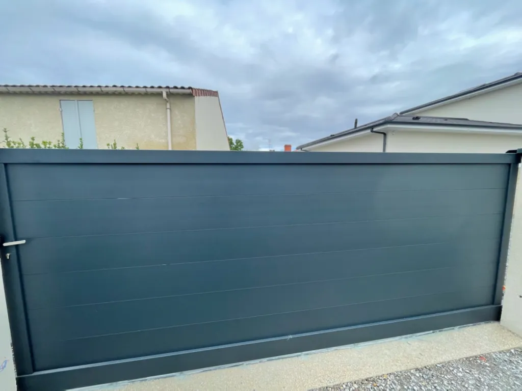 Pose d’un portail coulissant à Bordeaux