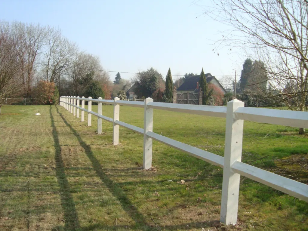 Création de clôture en lisses béton pour chevaux dans le Calvados 14