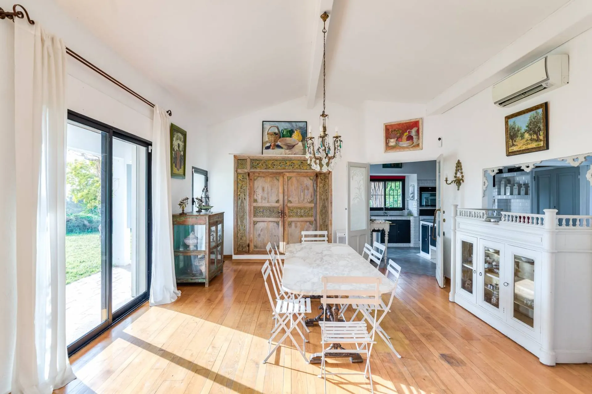 A vendre maison individuelle T4 de plain-pied Cassis  au calme, en campagne, avec piscine et vue mer