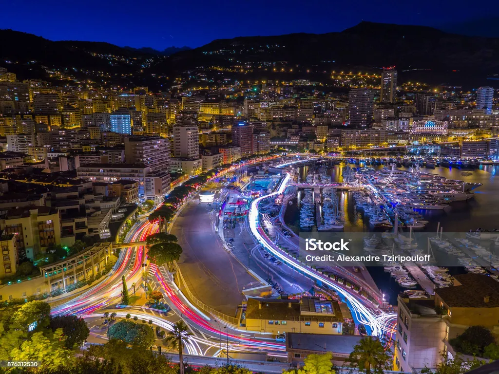 Hospitalité VIP et événements de prestige pour le Grand Prix de Monaco – Organisation de soirées exclusives sur yachts, terrasses panoramiques et réceptions privées à Monte-Carlo.