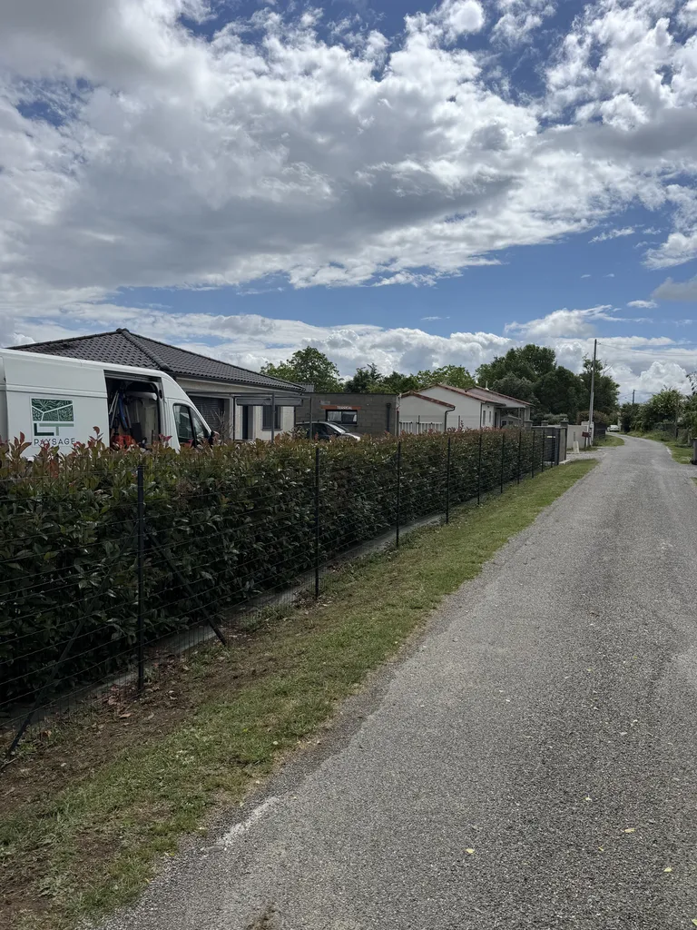 Pose de 100 mètres linéaires de clôture souple anthracite hauteur 1m53 à Toulouse proche de Muret