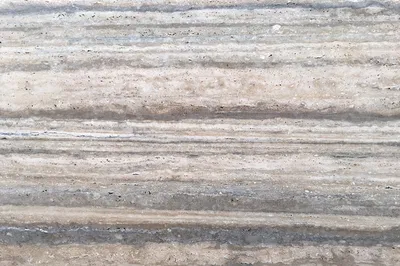 Travertin gris Silver : pierre calcaire italienne aux nervures grises pour aménagement intérieur