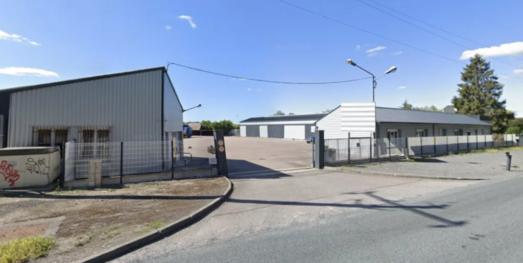 TANCARVILLE - À LOUER  LOCAL D’ACTIVITÉ AVEC BUREAUX, ATELIER ET COUR PRIVATIVE