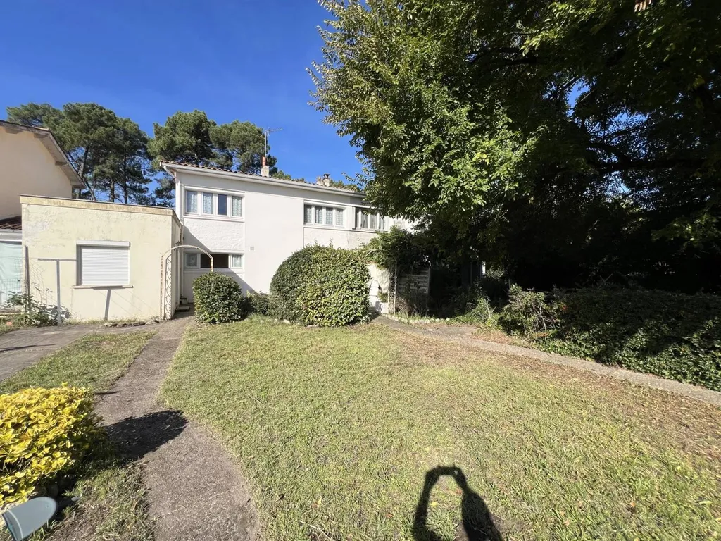 Dans un quartier recherché de Villenave d'Ornon:  au calme, maison de 115 m² avec 4 chambres et un garage
