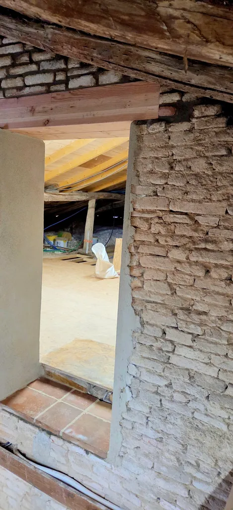 Expert en ouverture de mur porteur et pose de poutres en Douglas pour votre maison à Salvagnac