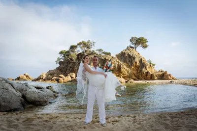 Une agence de wedding planner française pour organiser une cérémonie de mariage laïque sur la Costa Brava en Espagne