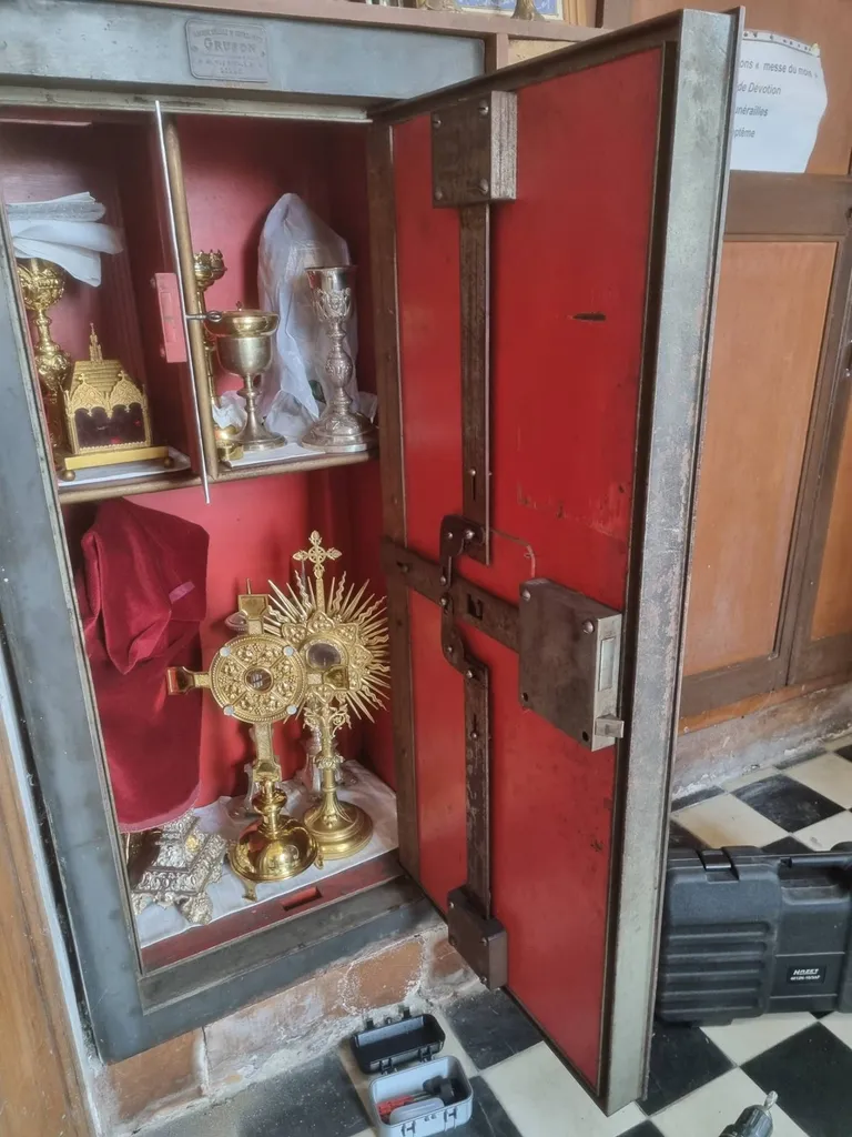 ouverture et réparation du coffre fort de l'église de wambrechies par spécialiste